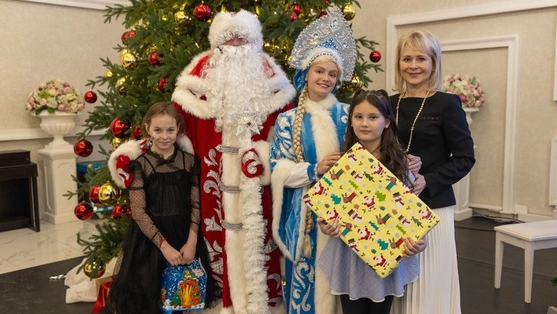 Мечты 50 детей исполнили на «Городской елке добра» в Южно-Сахалинске