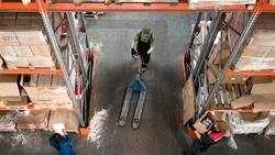 В Корсаковском порту из-за несчастного случая умер работник такелажного склада 