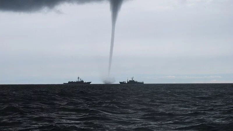 Сильные ливни, смерч и град испортят сахалинцам отпуск на юге России