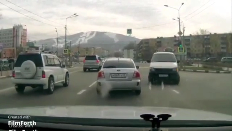 Сахалинцев попросили фиксировать номера машин автохамов