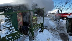 Пожарные потушили большую баню в Холмском районе