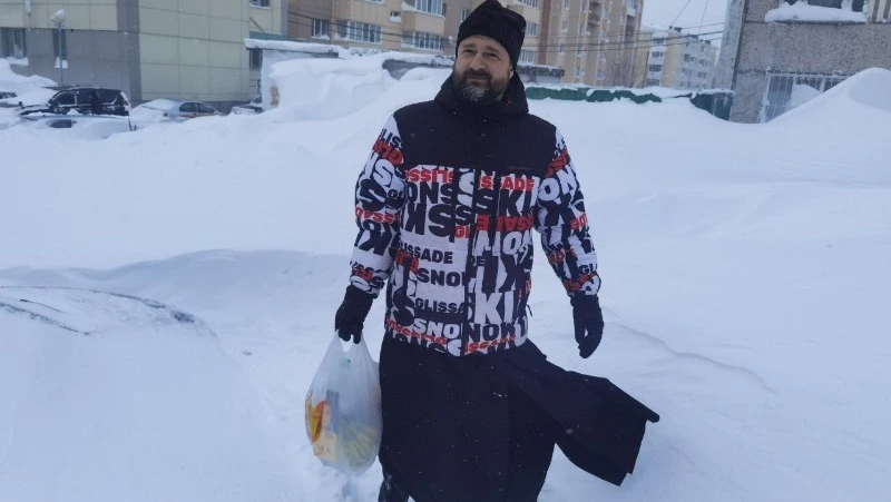 Священники помогли пожилым сахалинцам с доставкой домой продуктов во время циклона
