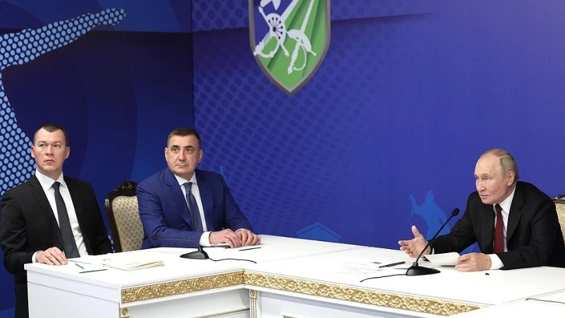 Валерий Лимаренко презентовал Владимиру Путину новый дворец водных видов спорта