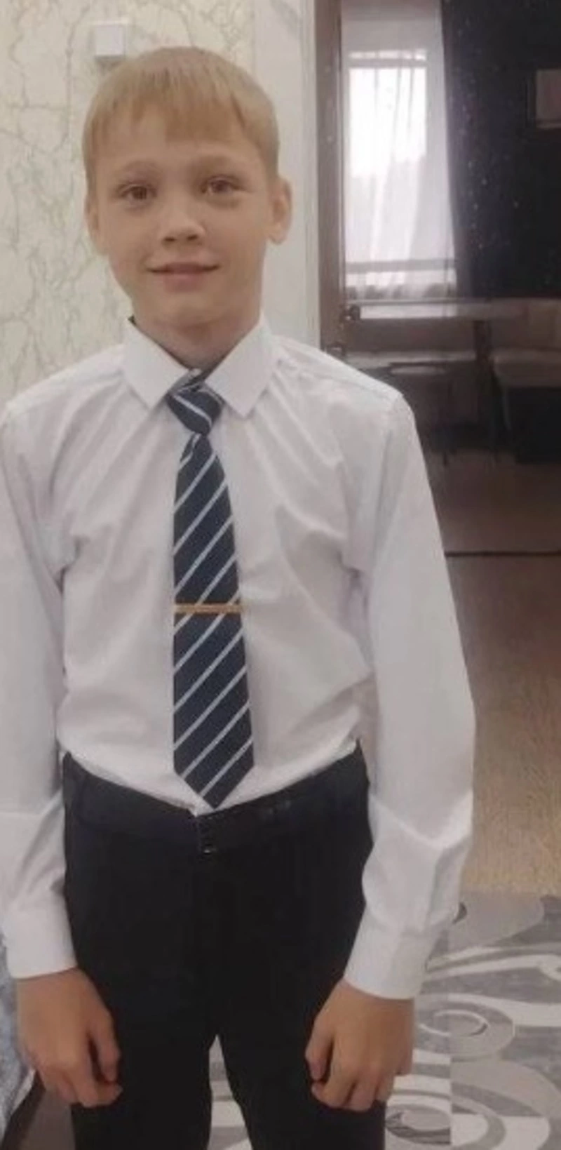 В Южно-Сахалинске разыскивают подростка в черной куртке с красным капюшоном