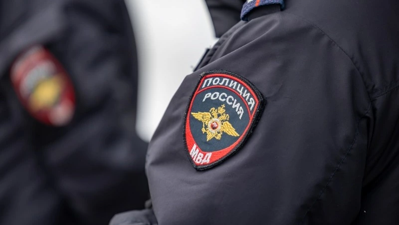 Не хватало до премии: сотрудник сотового оператора на Сахалине оформил сим-карты на чужое имя 