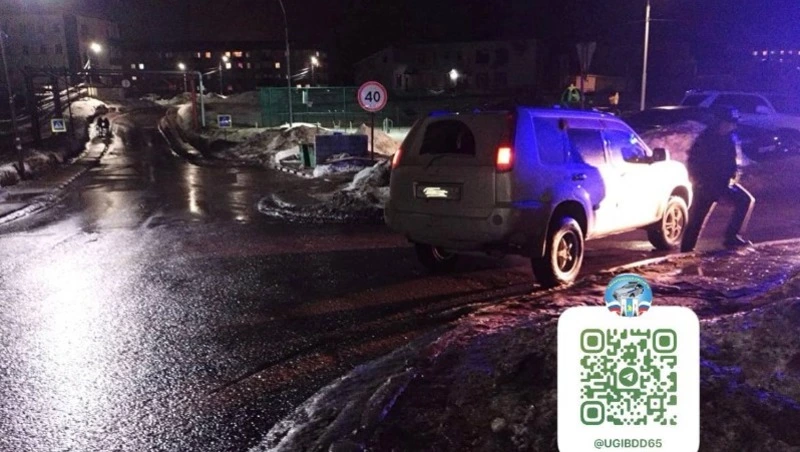 Мужчину сбили на проезжей части в Томари