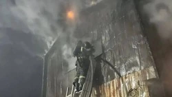 В Поронайске сгорел второй этаж гаража