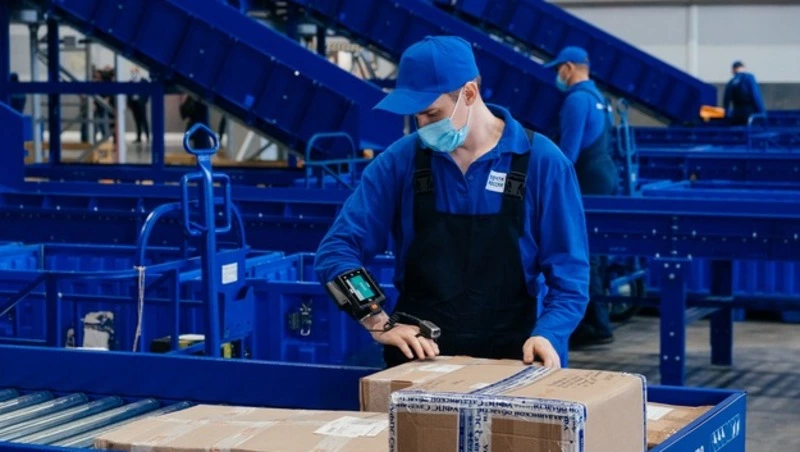 «Почта России» доставит посылки с книгами в детские центры Сахалинской области