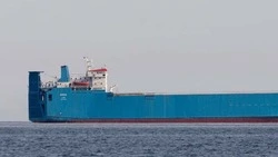 Судно, перевозившее автомобили во Владивосток, терпит бедствие в Японском море