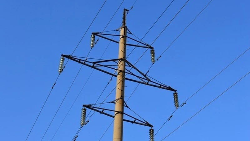 Опора ЛЭП горела на юге Сахалина