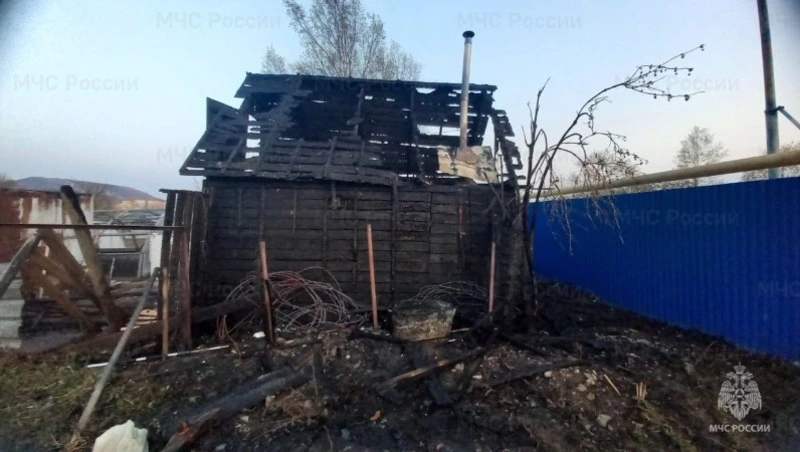 Баня сгорела вечером субботы в Южно-Сахалинске