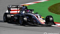 Сахалинец Александр Смоляр выиграл гонку «Формулы-3» в Барселоне