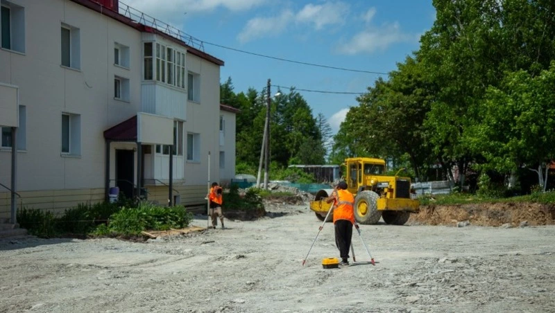    В Южно-Сахалинске капитально ремонтируют половину дворов из запланированного количества   