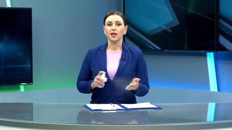 Сахалинские телеведущие во время эфира надевают медицинские маски и распыляют антисептик