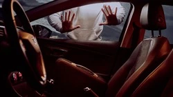 Житель Сахалина ответит в суде за кражу смартфона и аккумулятора у спящего водителя