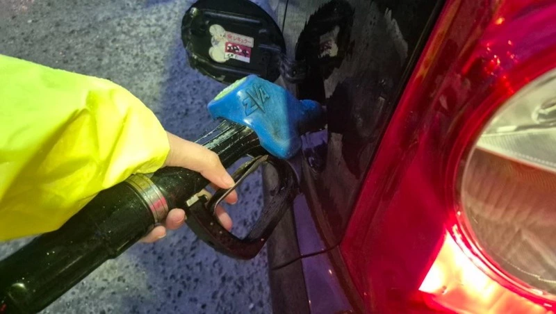 Очереди на заправках Сахалина исчезли после перехода на ночной завоз топлива