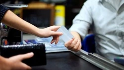 Не более 100 тысяч в месяц: ограничение для россиян из базы ЦБ вступило в силу 