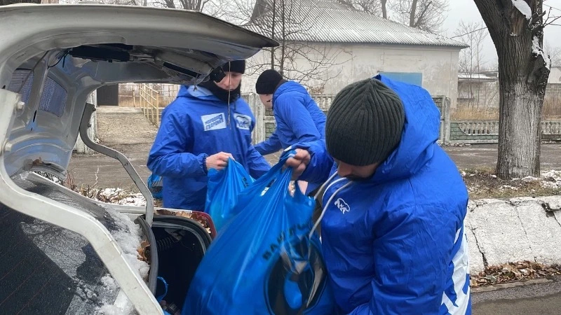 Сахалинские волонтеры привезли гуманитарные наборы в донецкое Никишино