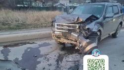 Два человека получили травмы в результате столкновения автомобилей в Корсакове