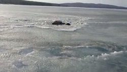  Рыбаки утопили снегоход на неустойчивом льду озера Тунайча 29 марта 