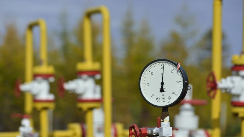 На нефтяном месторождении Сахалина взрыв. У рабочего обгорело тело