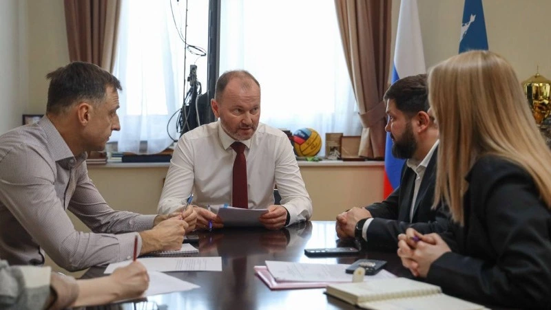 Вопросы развития спорта в Углегорском районе рассмотрели в профильном министерстве области