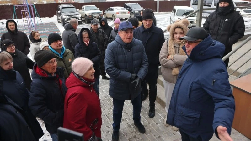 «Из гнилых бараков — в новостройку»: 30 семей в Ногликах готовятся к новоселью