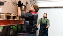 Замдиректора попал под суд за травму сотрудника на Сахалине 