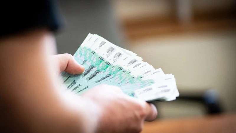 Мошенники за выходные похитили у жителей Сахалина 1,3 миллиона рублей