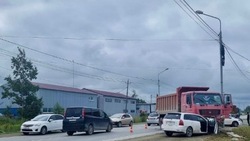 В Госавтоинспекции озвучили подробности ДТП с участием большегруза и универсала в Южно-Сахалинске 