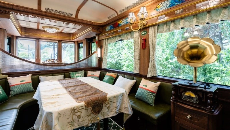 В Китае запустили первый туристический трамвай на водороде