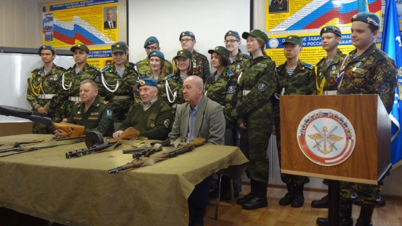 Урок мужества прошёл для молодой смены в островной организации ДОСААФ