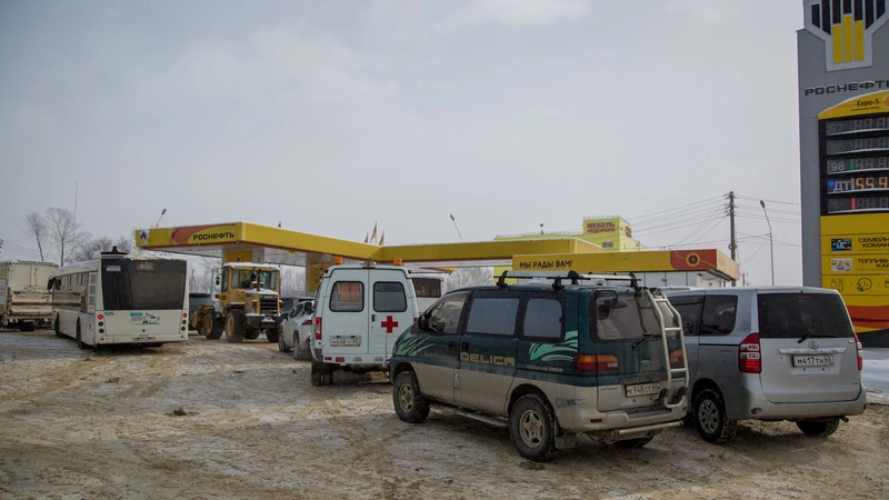 Аналитики сравнили цены на бензин в России с мировыми