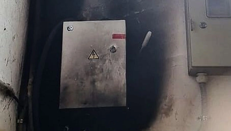 Очевидцы сообщили о возгорании электрощитка в доме на Итурупе