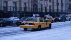 Цены на поездку в такси выросли в Южно-Сахалинске из-за снега 14 ноября