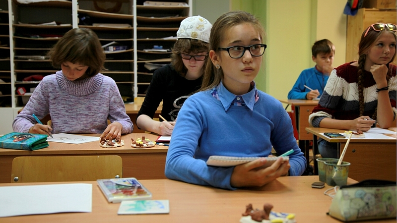 Сахалинские школьники учатся рисовать по эскизам Гиви Манткавы