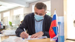Лимаренко заполнил избирательный бюллетень в столице Сахалина