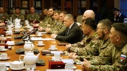 Юрий Трутнев встретился с госслужащими ДФО, вернувшимися со спецоперации 