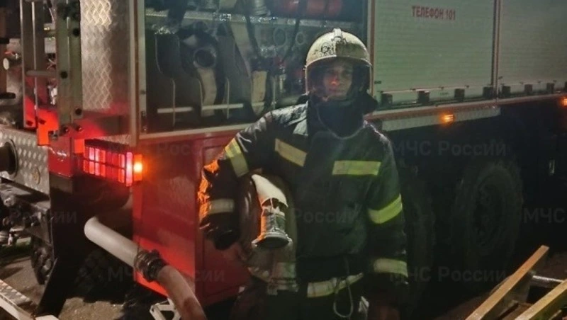 Нежилое здание загорелось в Тымовском 16 августа