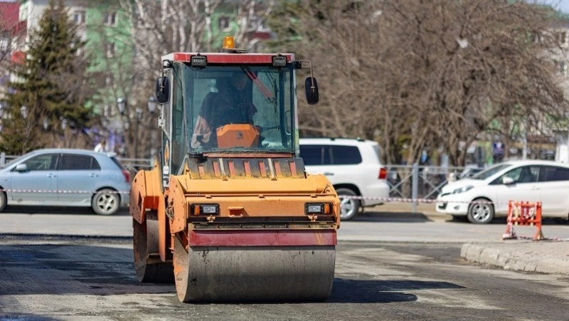 Дорогу по Тракторной улице в Аниве капитально отремонтируют к ноябрю