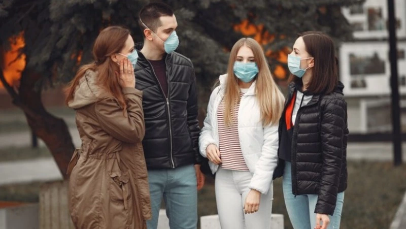 Метапневмовирус из Китая не распространился в России, но людей с насморком просят носить маски 