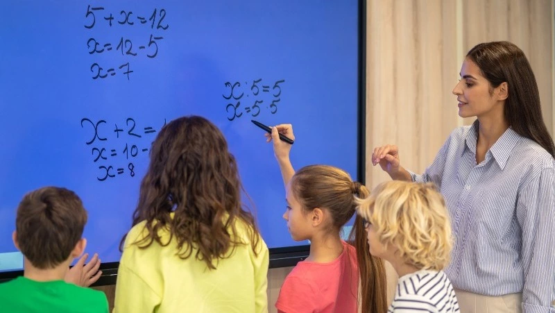 Школа в Поронайске получит панели для «Точки роста» на 1,85 млн рублей