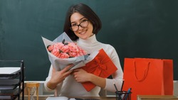 Подарки в День учителя на любой бюджет: как поздравить педагога 5 октября