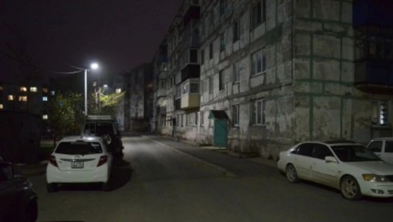 Тело 47-летнего мужчины обнаружили в подъезде одного из домов Холмска