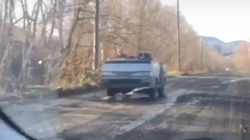Самодельный автобус-кабриолет катается по югу Сахалина