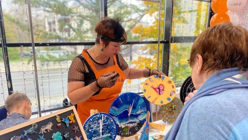 Более 20 мастериц Сахалина представили свои изделия на ярмарке «Радость творчества»