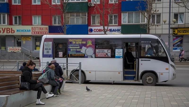 Водители маршрута №62 устроили стоянку в центре Южно-Сахалинска