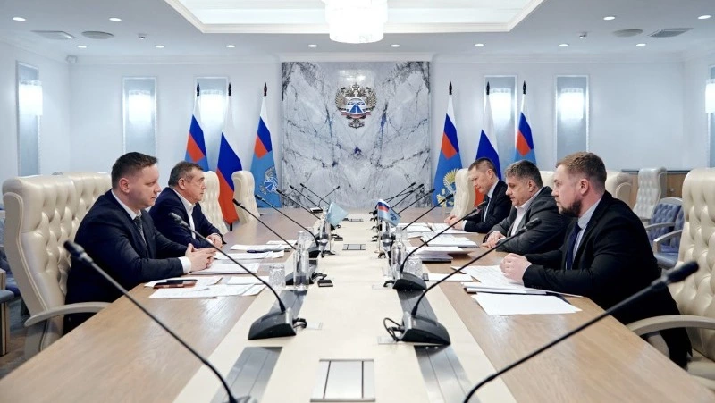 Валерий Лимаренко обсудил с руководителем Росавтодора развитие дорожной системы Сахалина и Курил