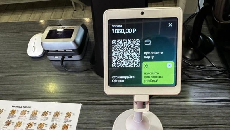 Клиенты Сбера на Сахалине проявляют взрывной интерес к оплате покупок улыбкой