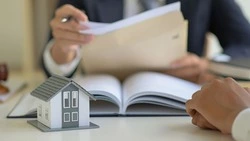 Прокуратура восстановила права на квартиру несовершеннолетних в Долинском районе